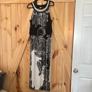 Elegant Black and White Paisley Maxi Dress